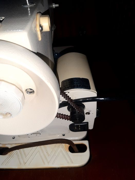 Швейная машинка Чайка 142