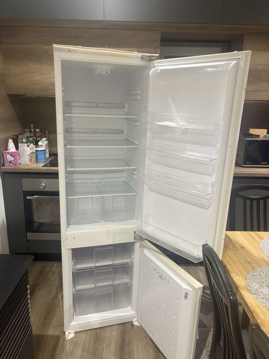 Хладилник за  вграждане