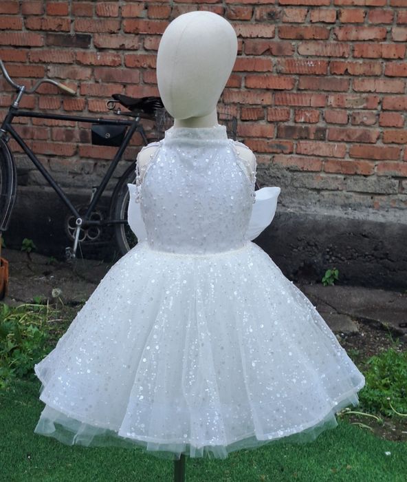 Прокатқа қыздар көйлегі беріледі