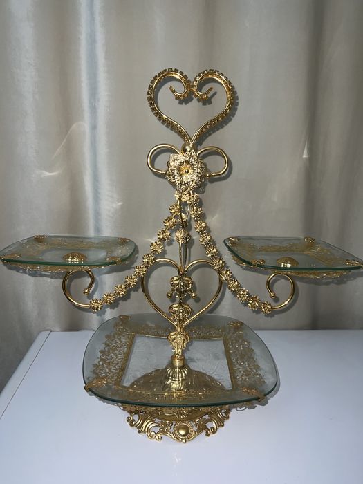 Манежница золотая