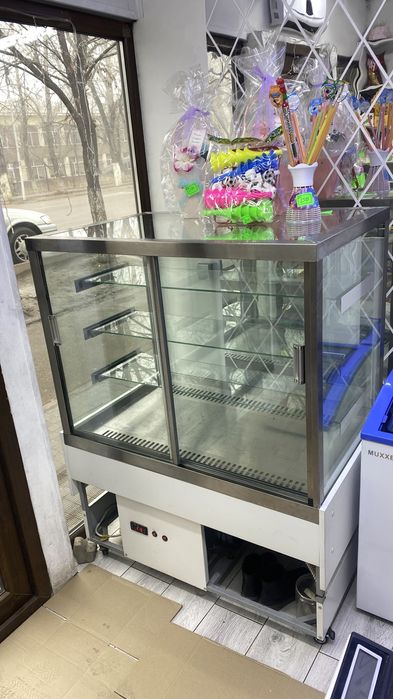 Кондитерски холодильник