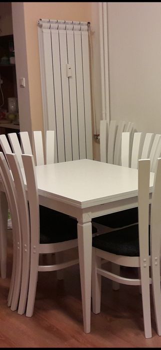 Маса със столове