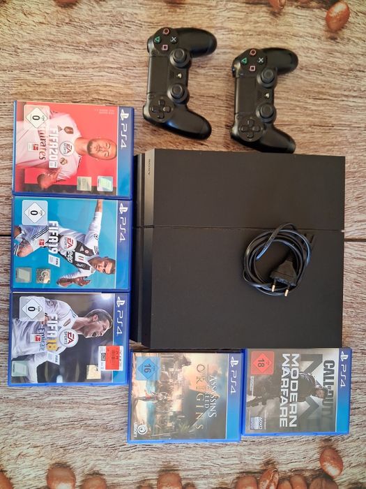 Vând PlayStation4 (Ps4) memorie 861 GB