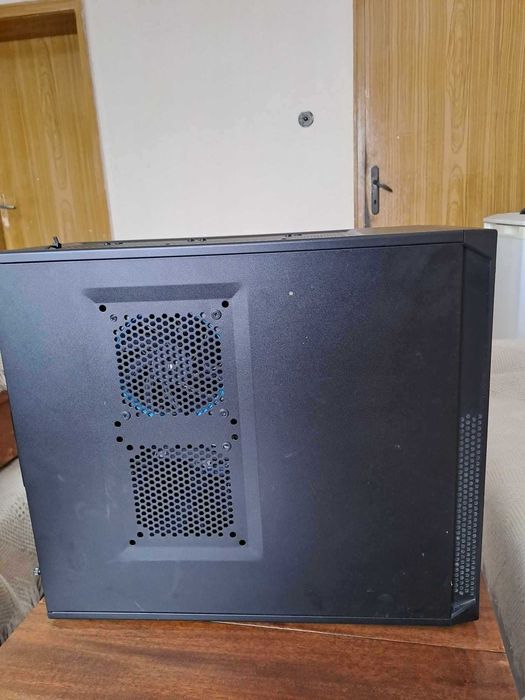 Предлагам на вниманието ви мощен настолен компютър на изгодна цена.