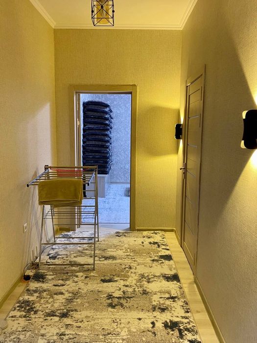 Nurafshon shahrida yangi qurilgan kvartira sotiladi