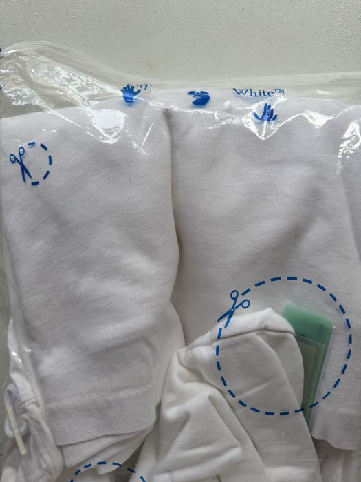 Суитшърт Off-white (Sweatshirt Off-white)