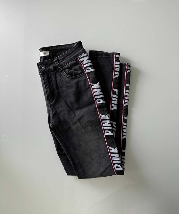 Черни тесни дънки