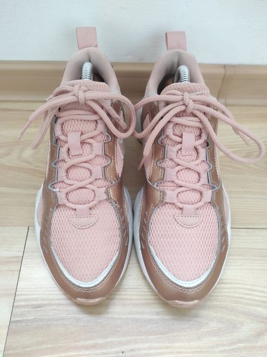Adidas sport dama Nike Airheights  37.5