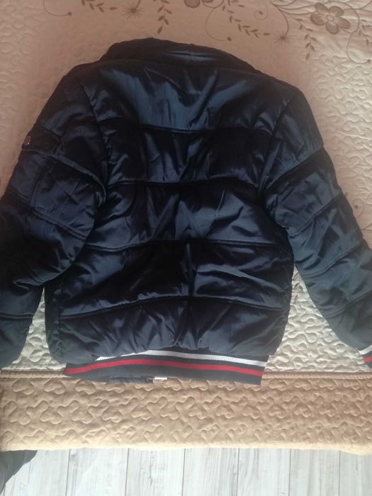 Продавам тъмно синьо детско зимно яке