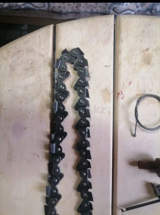 Подаются запчасти.