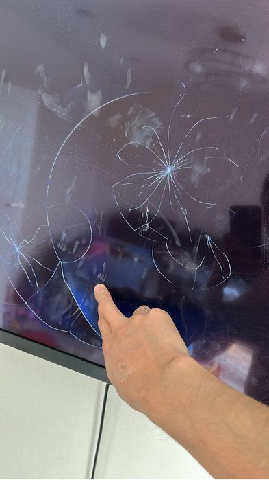 Продам телевизор на запчасти LG