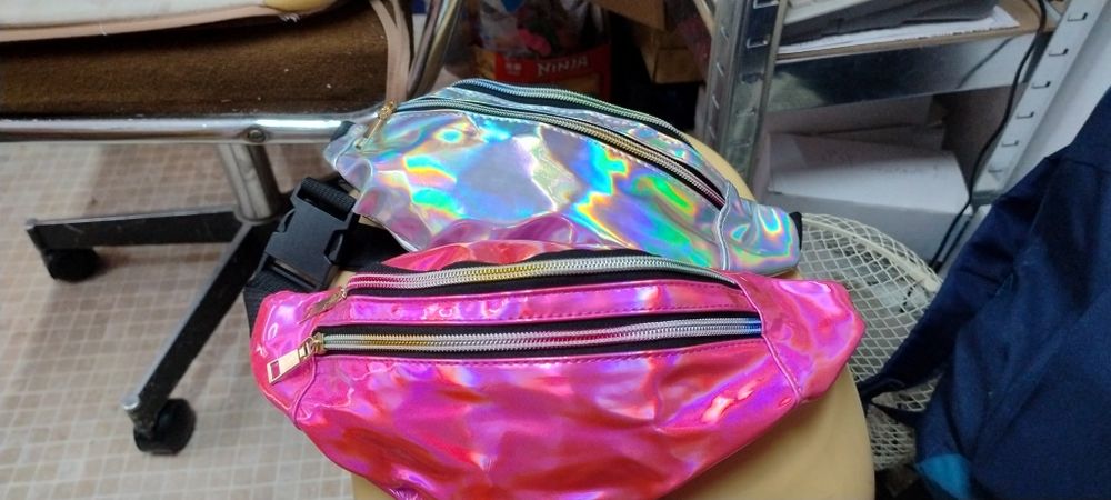 Продавам чанта за през кръста.