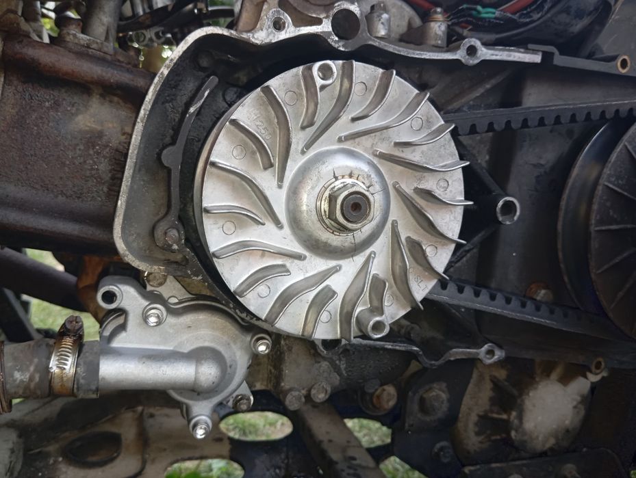 Atv linhai 300 4x4 la manetă