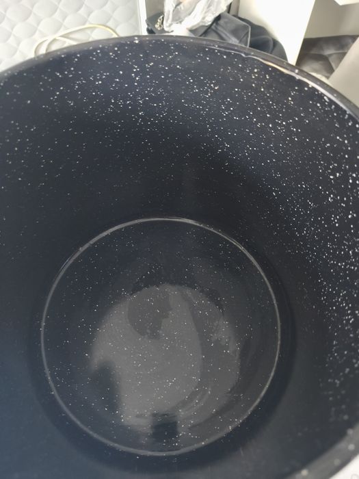 Vând oală 15l trimit și în țară