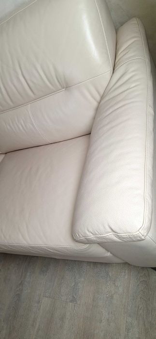 Луксозен италиански диван NATUZZI – Естествена дебела кожа (Като нов)