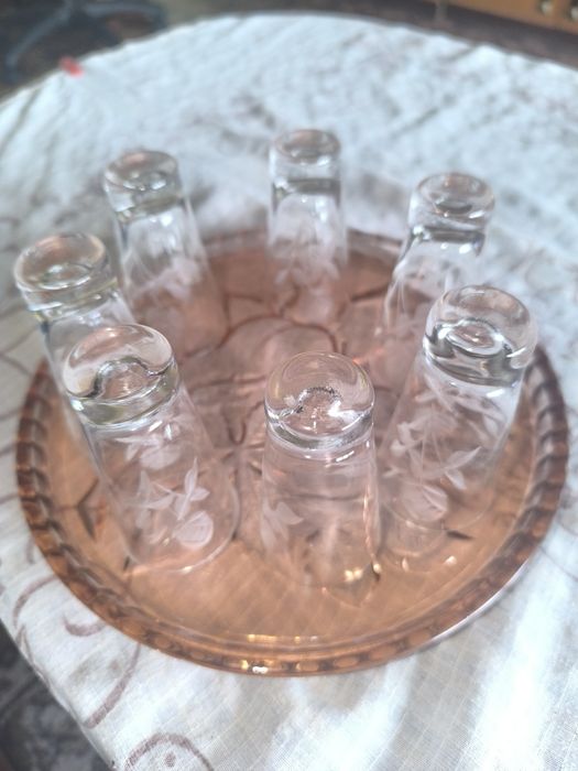 Гравиран стъклен поднос с гравирани чаши (НОВИ)