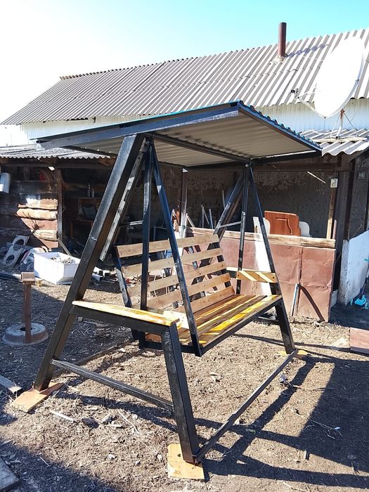 Сатылады Качеля шатырымен