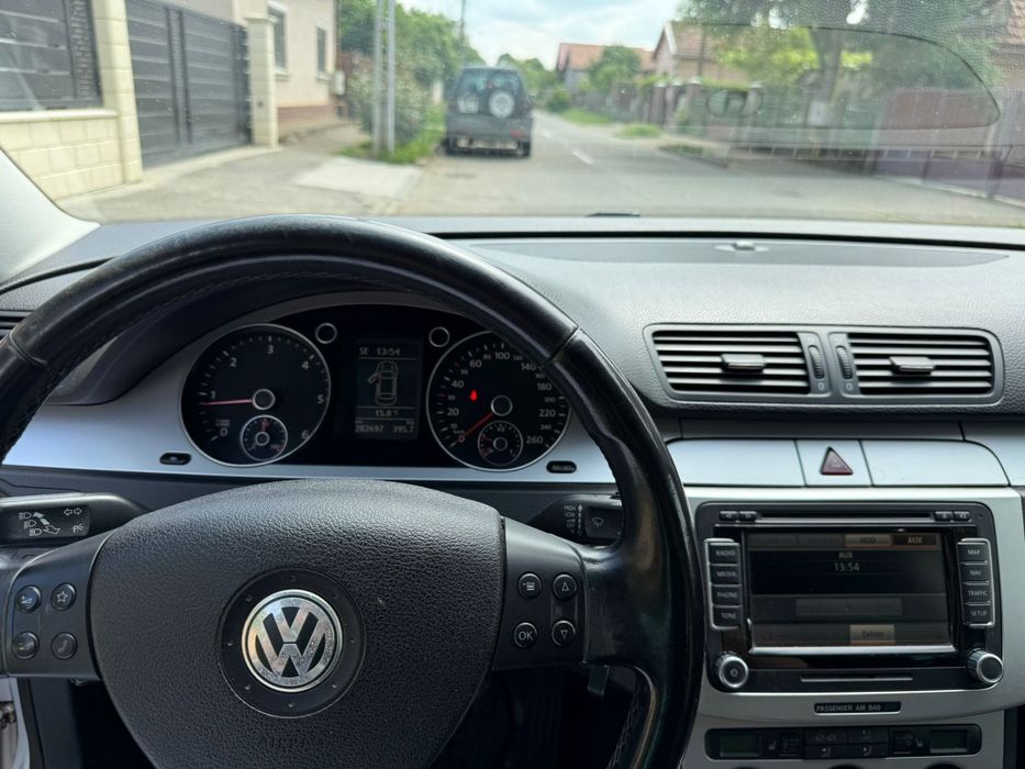 Vând Volkswagen Passat