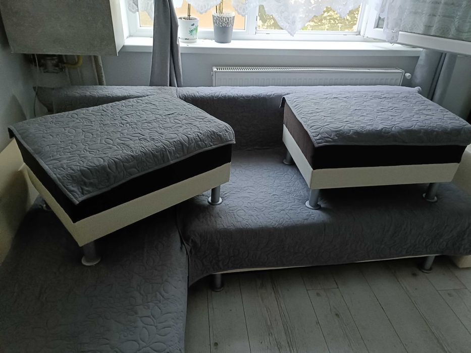 Colțar extensibil cu lada de depozitare