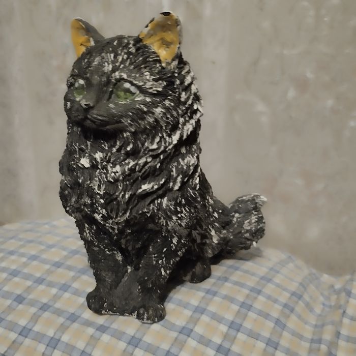 Фигурка кошки из гипса  .