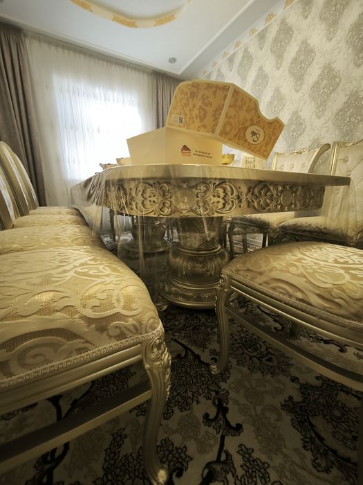 Стол стул сотилади 900$