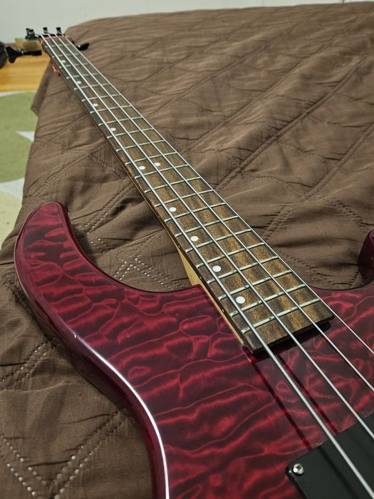 Бас китара Dean edge Q1