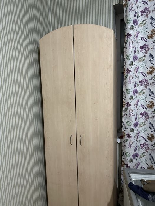 Шкаф длинный крепкий
