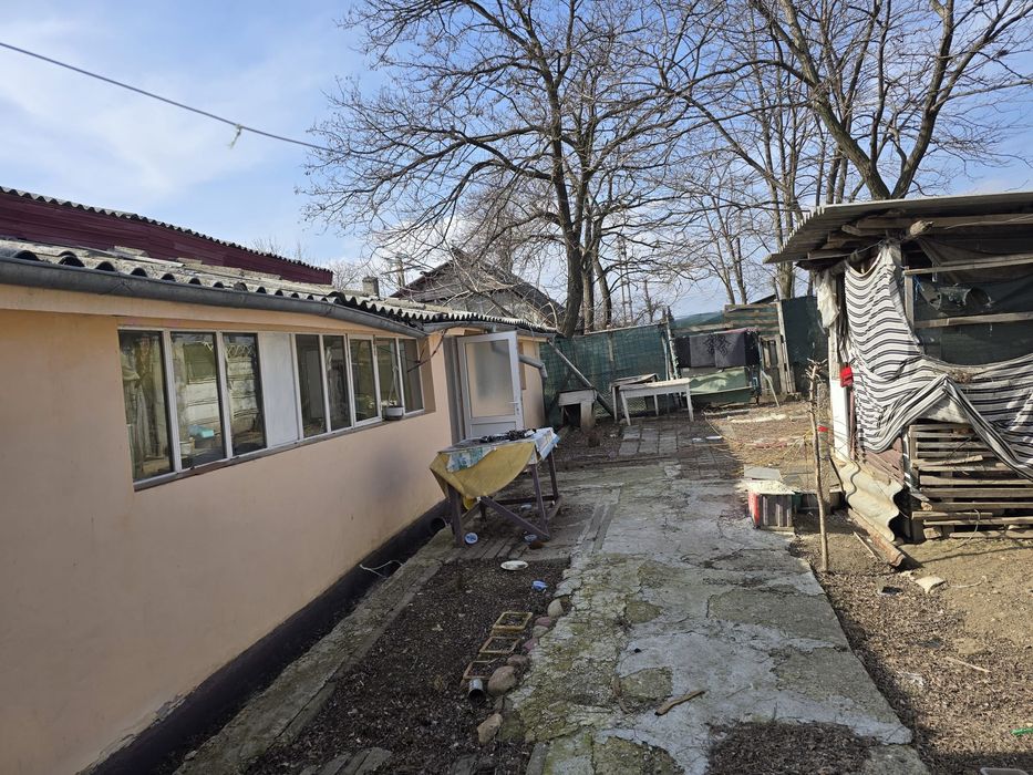 Casa  și teren de vânzare