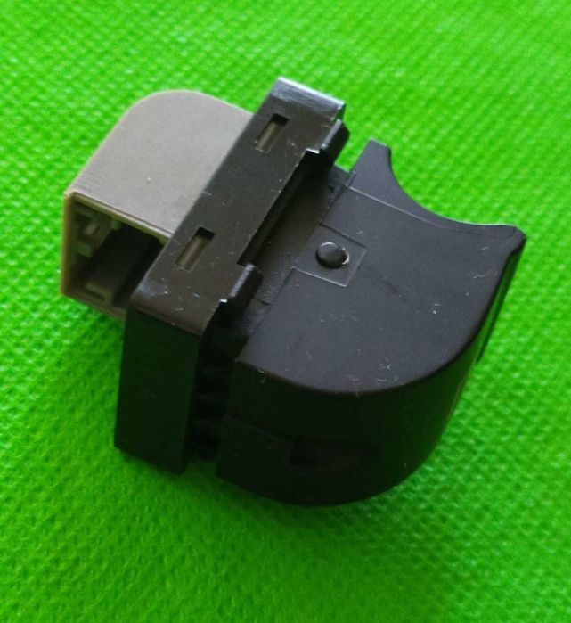 Конзола Копчета бутони панел ел стъкла АУДИ AUDI A4 B6 / B7 / Seat