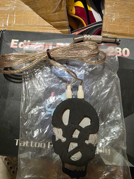 Pedala masina de tatuat pretpe bucata