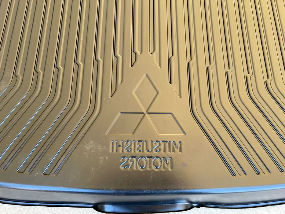 ОРИГИНАЛНА гумена постелка за багажник за Mitsubishi Cross Eclipse!