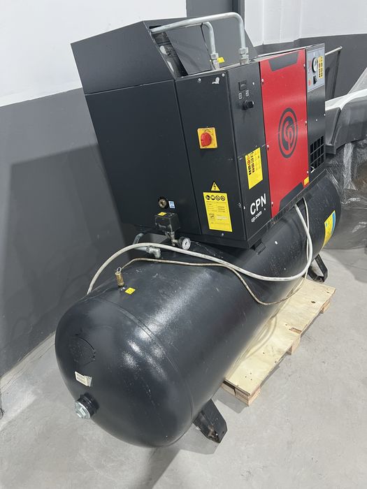 Compresor aer cu surub si uscator ChicagoPneumatic Rezervor 500 L