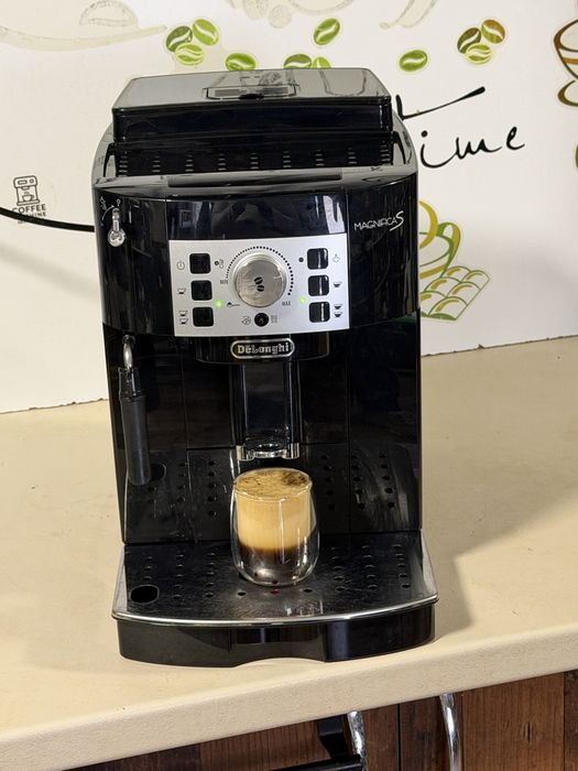 Кафемашина кафе автомат delonghi magnifica S с гаранция