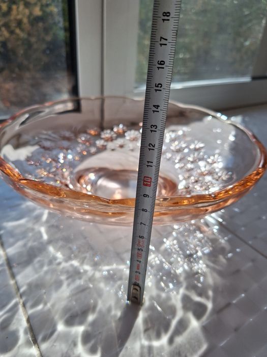 Красива,стъклена фруктиера.