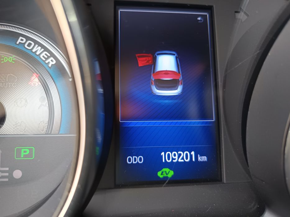 Vând Toyota Auris Hybrid an fab 2016 primă înmatriculare în 2017  109 000 km unic proprietar