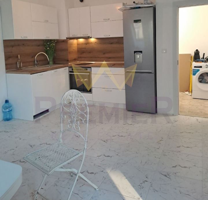 Продава се Двустаен апартамент в Варна, Център - 70 кв.м за 3558 €/кв.м - Снимка #4