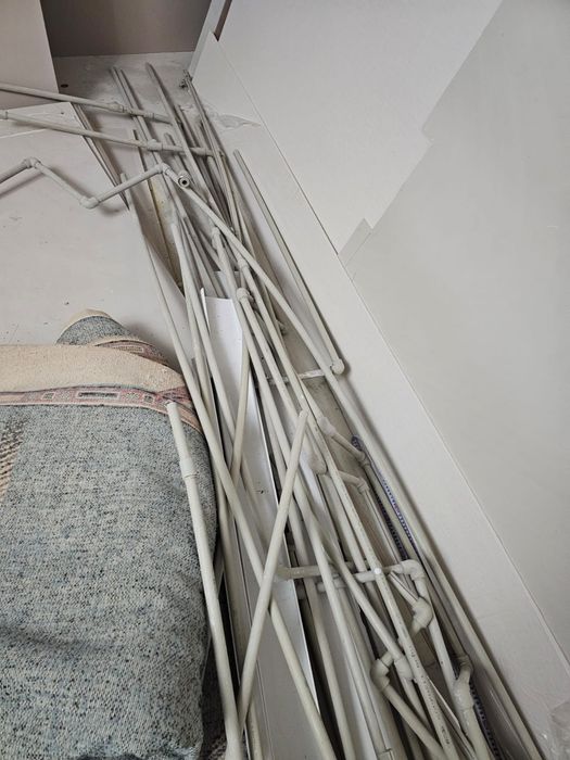 Отдам пластиковые трубы диаметр 1,5м б/у
