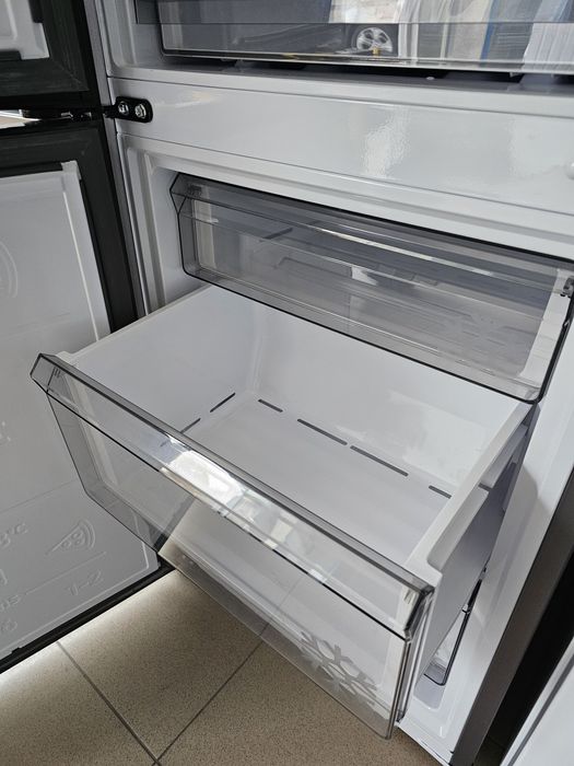 Хладилник с фризер SAMSUNG No Frost