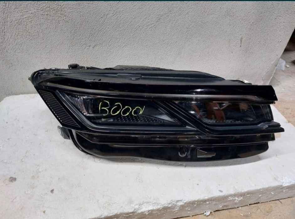 far dreapta original volkswagen touareg 761 cr7 led matrix beam