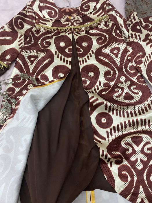 Milliy atlas ko‘ylak — nafis, oz kiyilgan