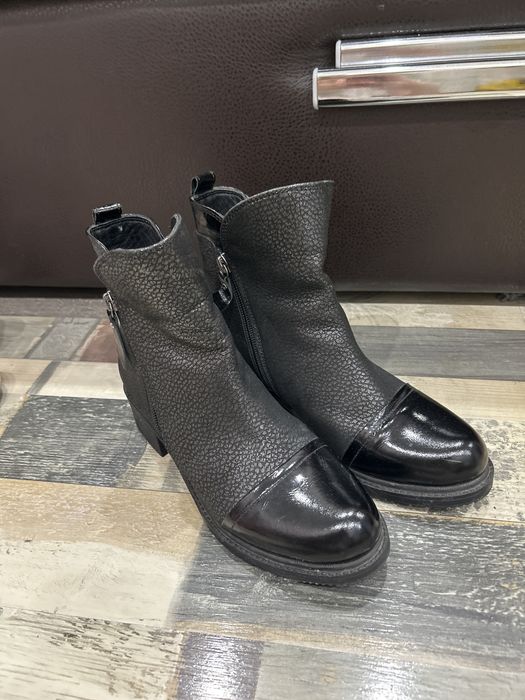 Продам осенние ботинки женские