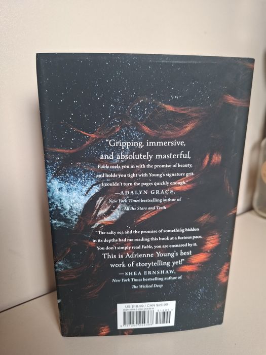 Книга на английски "Fable"