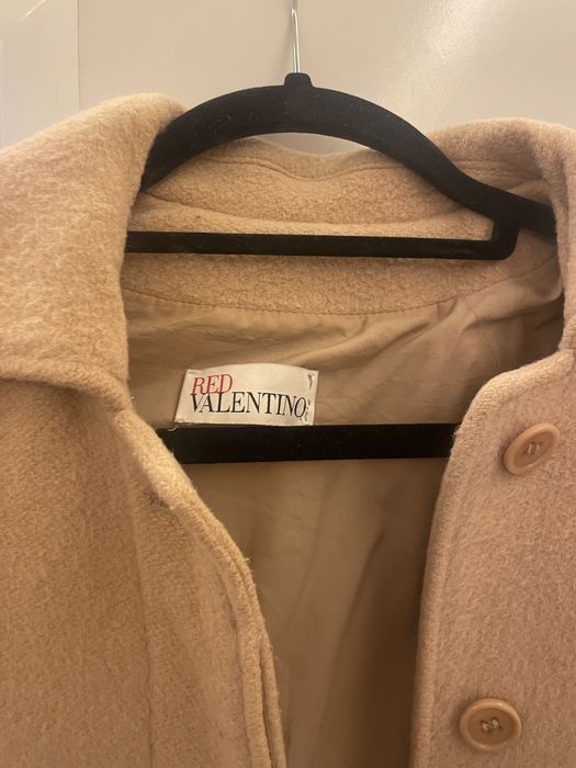 Бежово палто Valentino