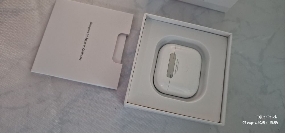 Продам наушники AirPods