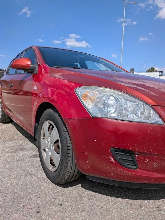 Kia Cee'd 1.4 Benzină 107 CP | 2008 | 200.000 km | ITP 2027