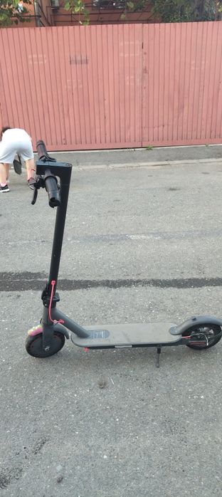 Vând trei trotinete triciclete 1 aovo 2 copie după Xiaomi 3 ninebit de copii cu una de scheme cadou