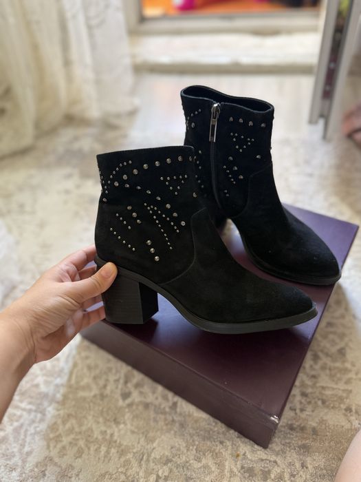 Продам черные стильные казачки