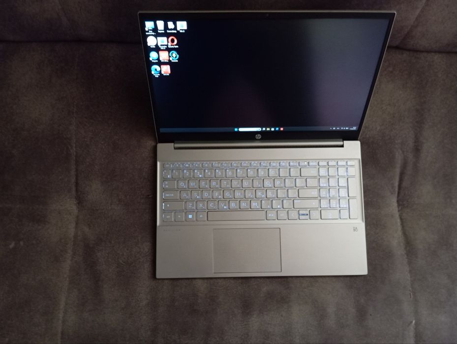HP Pavilion 15 (Ryzen 3 5300U / 8 GB / Windows 11) идеальный