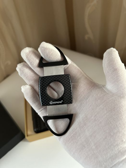 Луксозен Guevara комплект за пури – карбон, калъф, запалка и резачка