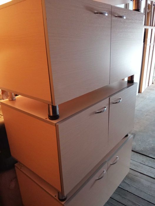 Продам  4 тумбочки для вещей